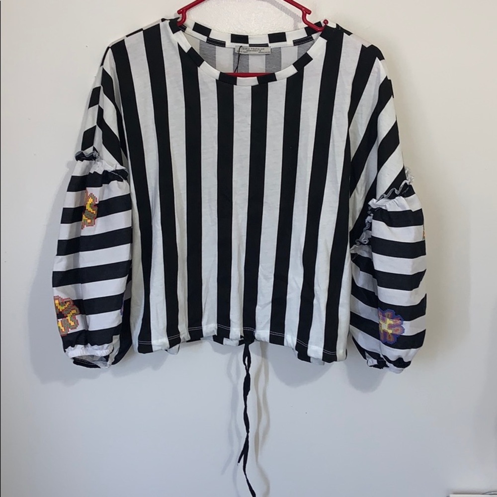 Puff sleeves striped top